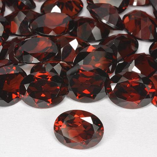 Grenat pyrope Rouge foncé naturelle ovale, 2.18 ct, VVS-VS