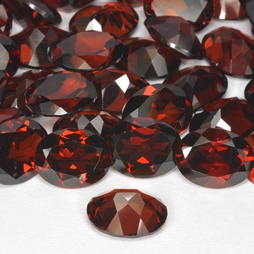 Grenat pyrope Rouge foncé naturelle ovale, 2.18 ct, VVS-VS