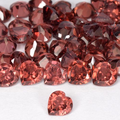 Grenat pyrope Rouge foncé naturelle Cœur, 0.31 ct, VVS-VS