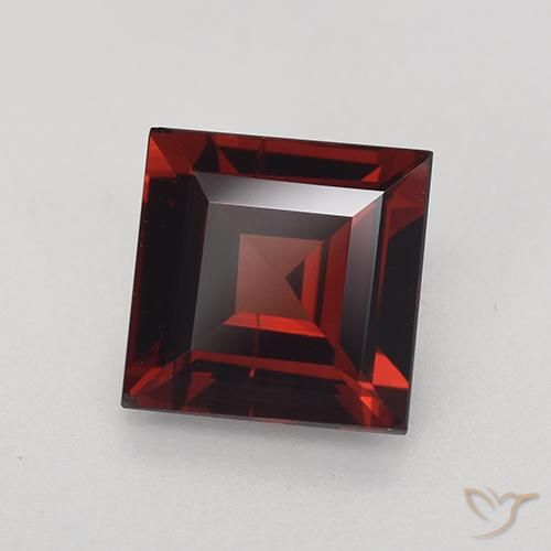 Grenat pyrope Rouge sang profond naturelle Carré, 1.98 ct, VVS-VS