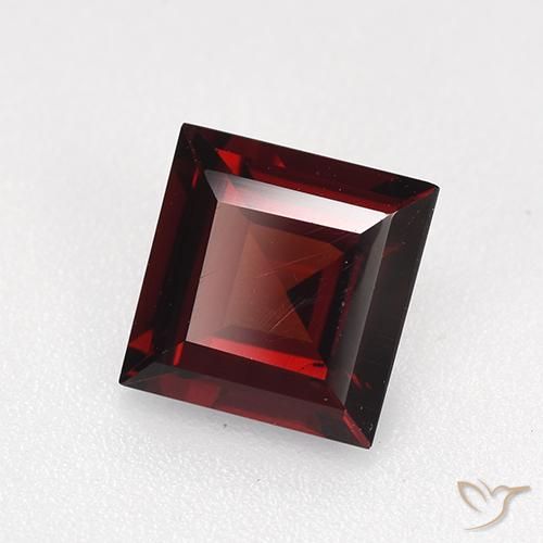 Grenat pyrope Rouge sang profond naturelle Carré, 1.82 ct, VVS-VS