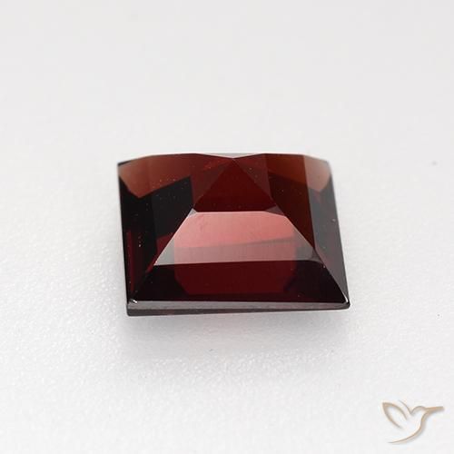 Grenat pyrope Rouge sang profond naturelle Carré, 1.82 ct, VVS-VS