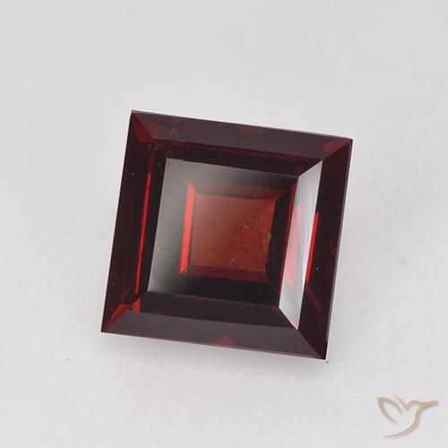 Grenat pyrope Rouge sang profond naturelle Carré, 2.11 ct, VVS-VS