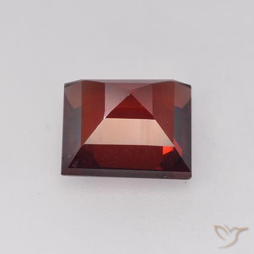 Grenat pyrope Rouge sang profond naturelle Carré, 2.03 ct, VVS-VS