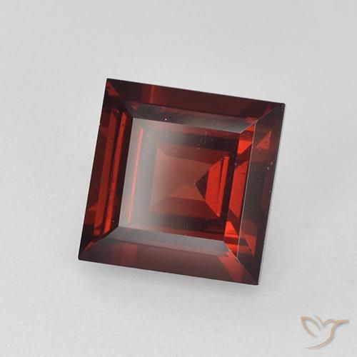 Grenat pyrope Rouge foncé naturelle Carré, 2.10 ct, VVS-VS