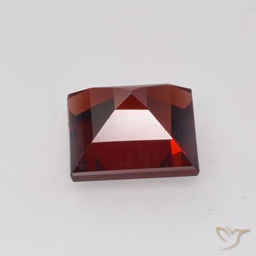 Grenat pyrope Rouge foncé naturelle Carré, 1.87 ct, VVS-VS