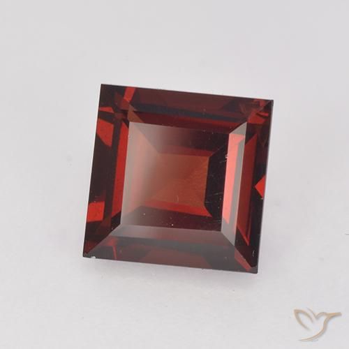 Grenat pyrope Rouge sang profond naturelle Carré, 2.10 ct, VVS-VS