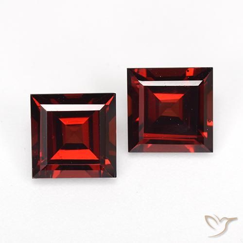 4.17ctw Naturel Rouge foncé Grenat pyrope, Carré, VVS-VS
