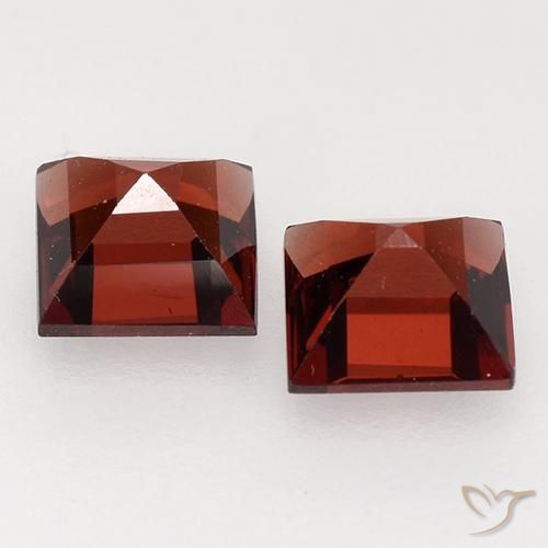 Shop natural 0.94ct Rouge foncé Grenat pyrope gems, Carré, from Mozambique at GemSelect. In stock, global shipping!