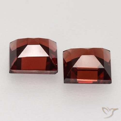 Shop natural 0.95ct Rouge écarlate profond Grenat pyrope gems, Carré, from Mozambique at GemSelect. In stock, global shipping!