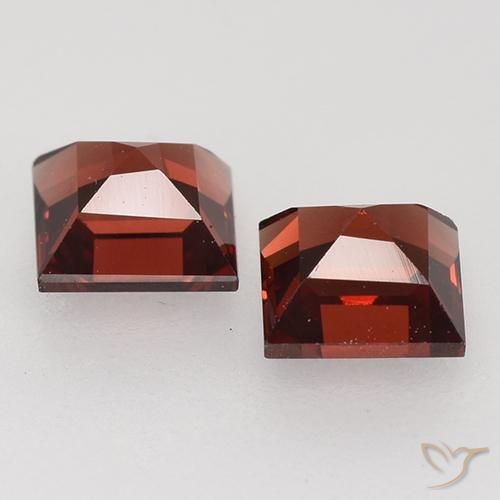 Shop natural 1.00ct Rouge foncé Grenat pyrope gems, Carré, from Mozambique at GemSelect. In stock, global shipping!