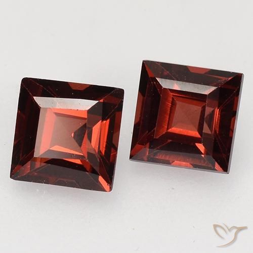 Shop natural 0.96ct Rouge écarlate profond Grenat pyrope gems, Carré, from Mozambique at GemSelect. In stock, global shipping!