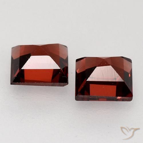 Shop natural 0.96ct Rouge écarlate profond Grenat pyrope gems, Carré, from Mozambique at GemSelect. In stock, global shipping!