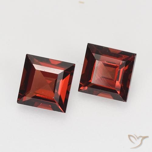 Shop natural 0.89ct Rouge foncé Grenat pyrope gems, Carré, from Mozambique at GemSelect. In stock, global shipping!