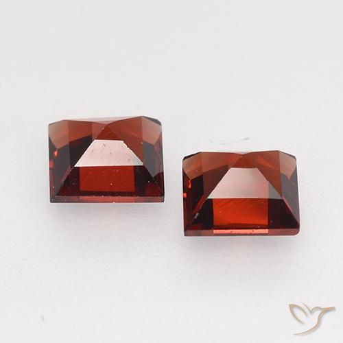 Shop natural 0.89ct Rouge foncé Grenat pyrope gems, Carré, from Mozambique at GemSelect. In stock, global shipping!