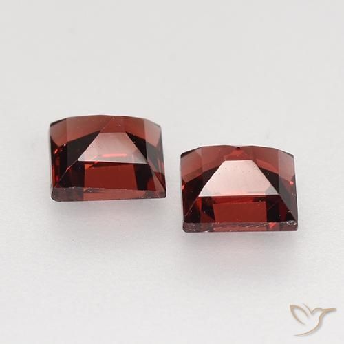 Shop natural 1.00ct Rouge foncé Grenat pyrope gems, Carré, from Mozambique at GemSelect. In stock, global shipping!