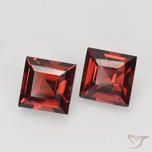 Shop natural 0.94ct Rouge foncé Grenat pyrope gems, Carré, from Mozambique at GemSelect. In stock, global shipping!