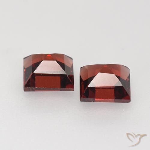 Shop natural 0.94ct Rouge foncé Grenat pyrope gems, Carré, from Mozambique at GemSelect. In stock, global shipping!