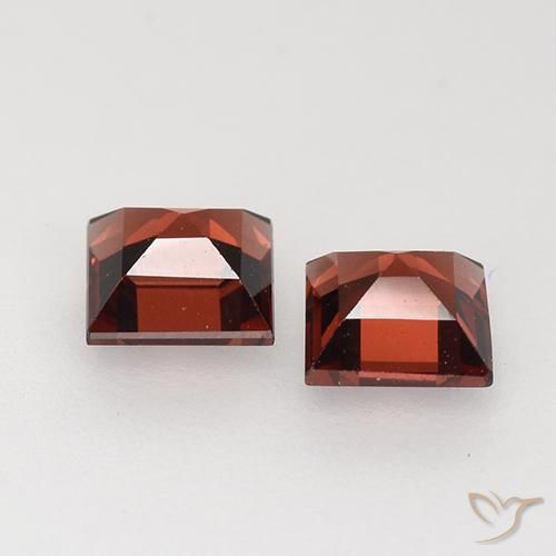 Shop natural 0.92ct Rouge écarlate profond Grenat pyrope gems, Carré, from Mozambique at GemSelect. In stock, global shipping!