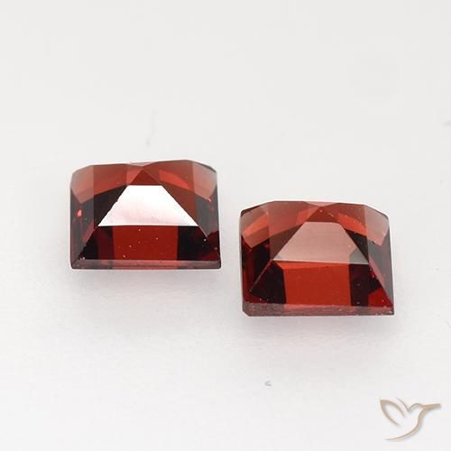 Shop natural 0.92ct Rouge foncé Grenat pyrope gems, Carré, from Mozambique at GemSelect. In stock, global shipping!