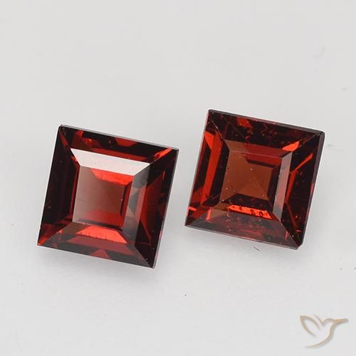 Shop natural 0.99ct Rouge sang profond Grenat pyrope gems, Carré, from Mozambique at GemSelect. In stock, global shipping!