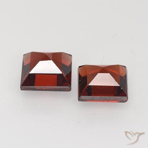 Shop natural 0.99ct Rouge sang profond Grenat pyrope gems, Carré, from Mozambique at GemSelect. In stock, global shipping!