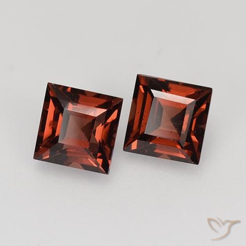 Shop natural 1.05ct Rouge foncé Grenat pyrope gems, Carré, from Mozambique at GemSelect. In stock, global shipping!