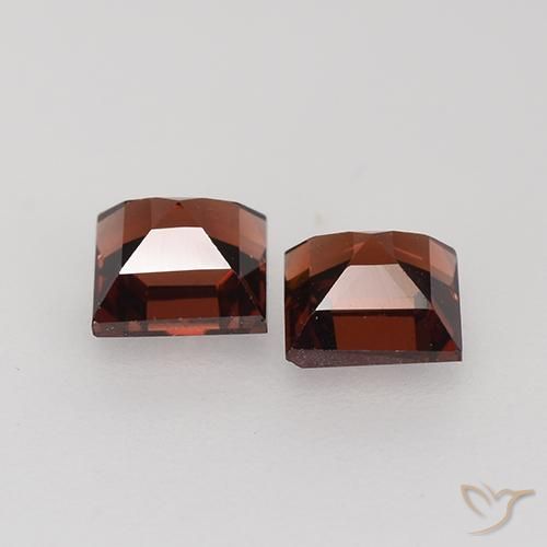 Shop natural 1.05ct Rouge foncé Grenat pyrope gems, Carré, from Mozambique at GemSelect. In stock, global shipping!