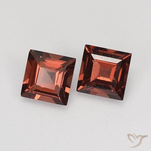 Shop natural 0.93ct Rouge foncé Grenat pyrope gems, Carré, from Mozambique at GemSelect. In stock, global shipping!