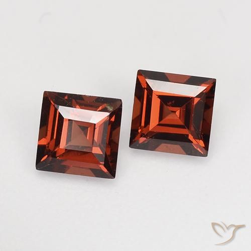 Shop natural 0.94ct Rouge foncé Grenat pyrope gems, Carré, from Mozambique at GemSelect. In stock, global shipping!