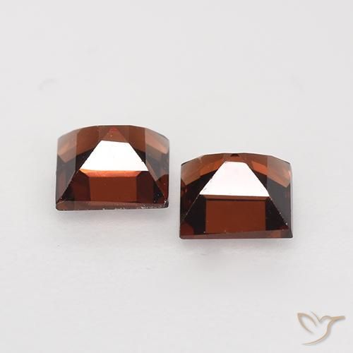 Shop natural 0.94ct Rouge foncé Grenat pyrope gems, Carré, from Mozambique at GemSelect. In stock, global shipping!