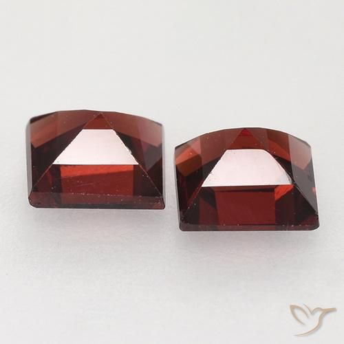 Shop natural 0.95ct Rouge foncé Grenat pyrope gems, Carré, from Mozambique at GemSelect. In stock, global shipping!