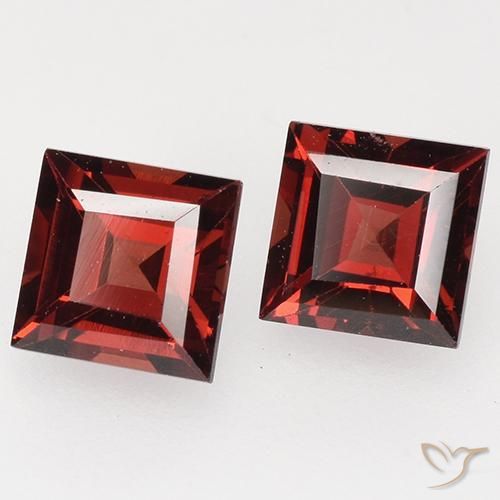Shop natural 1.02ct Rouge sang profond Grenat pyrope gems, Carré, from Mozambique at GemSelect. In stock, global shipping!