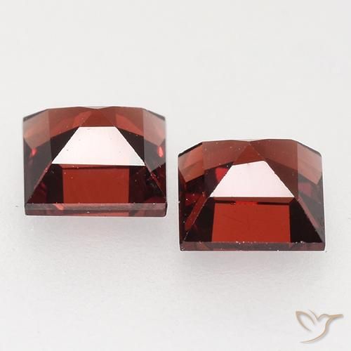 Shop natural 1.02ct Rouge sang profond Grenat pyrope gems, Carré, from Mozambique at GemSelect. In stock, global shipping!