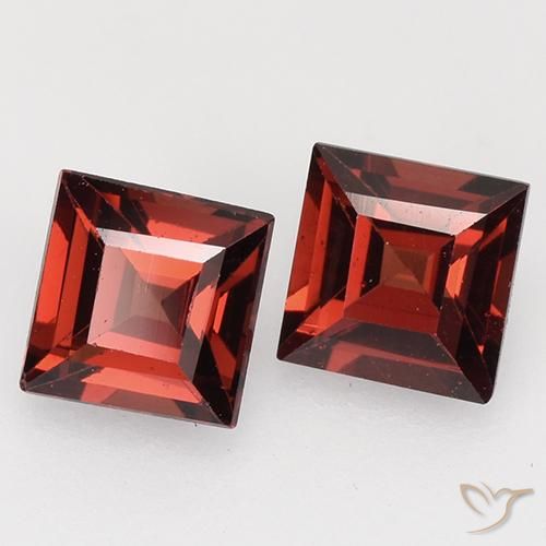 Shop natural 0.89ct Rouge sang profond Grenat pyrope gems, Carré, from Mozambique at GemSelect. In stock, global shipping!