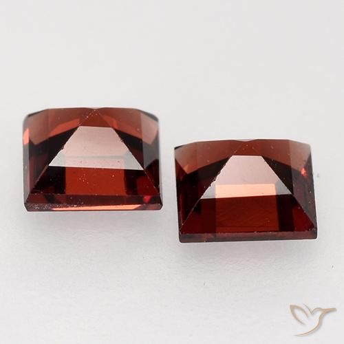 Shop natural 0.89ct Rouge sang profond Grenat pyrope gems, Carré, from Mozambique at GemSelect. In stock, global shipping!