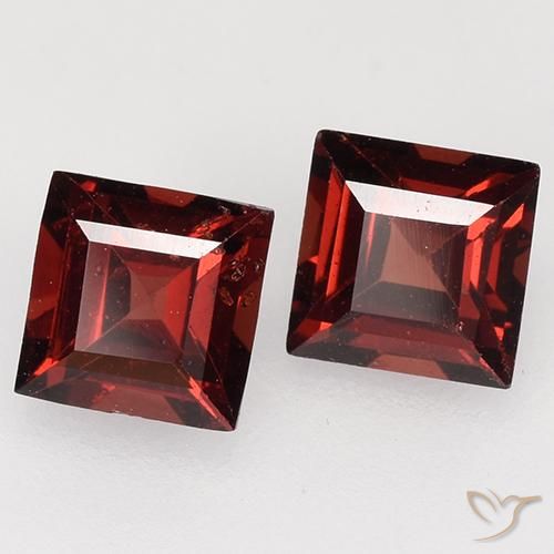 Shop natural 0.89ct Rouge foncé Grenat pyrope gems, Carré, from Mozambique at GemSelect. In stock, global shipping!