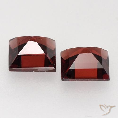 Shop natural 0.89ct Rouge foncé Grenat pyrope gems, Carré, from Mozambique at GemSelect. In stock, global shipping!