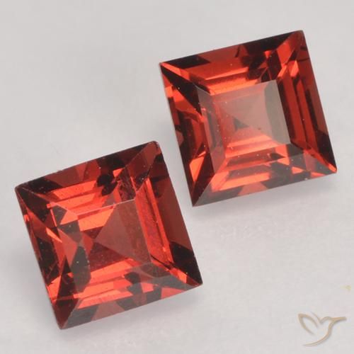 Shop natural 1.02ct Rouge moyen Grenat pyrope gems, Carré, from Mozambique at GemSelect. In stock, global shipping!