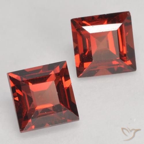 Shop natural 1.00ct Rouge moyen Grenat pyrope gems, Carré, from Mozambique at GemSelect. In stock, global shipping!