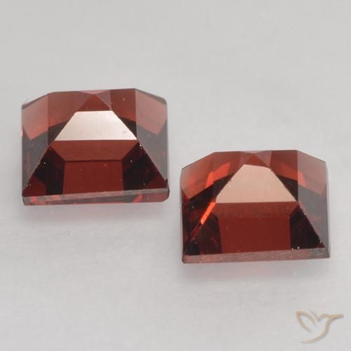 Shop natural 1.00ct Rouge moyen Grenat pyrope gems, Carré, from Mozambique at GemSelect. In stock, global shipping!