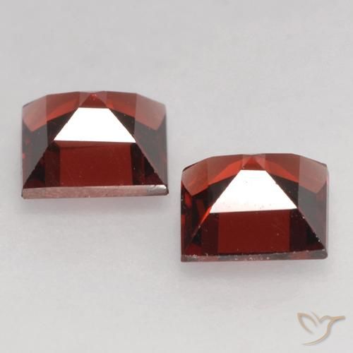 Shop natural 0.87ct Rouge écarlate profond Grenat pyrope gems, Carré, from Mozambique at GemSelect. In stock, global shipping!