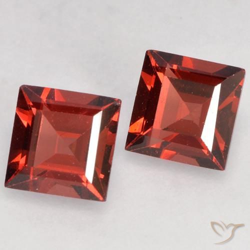 Shop natural 0.93ct Rouge foncé Grenat pyrope gems, Carré, from Mozambique at GemSelect. In stock, global shipping!