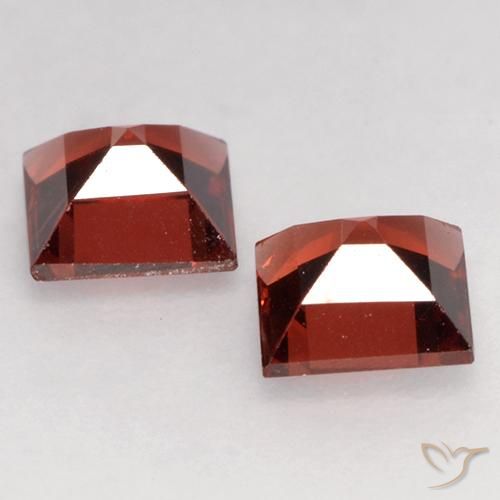 Shop natural 0.93ct Rouge foncé Grenat pyrope gems, Carré, from Mozambique at GemSelect. In stock, global shipping!