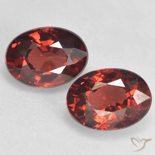 2.24ctw Naturel Rouge foncé Grenat pyrope, ovale, VVS-VS