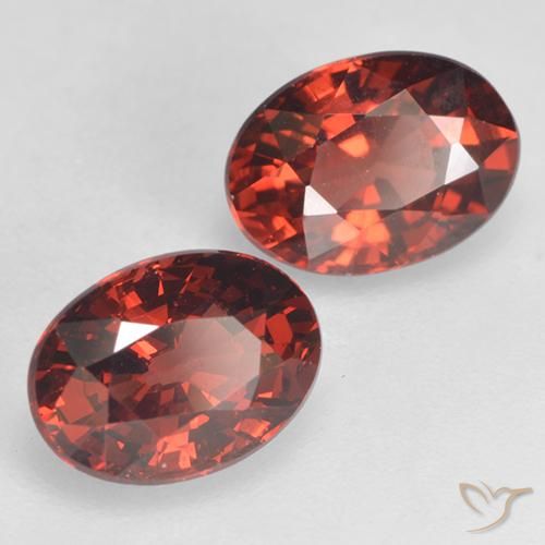 Shop natural 2.24ct Rouge foncé Grenat pyrope gems, ovale, from Mozambique at GemSelect. In stock, global shipping!