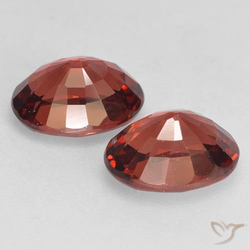 Shop natural 2.24ct Rouge foncé Grenat pyrope gems, ovale, from Mozambique at GemSelect. In stock, global shipping!