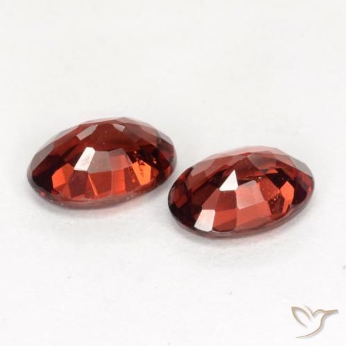 Shop natural 1.96ct Rouge groseille Grenat pyrope gems, ovale, from Mozambique at GemSelect. In stock, global shipping!