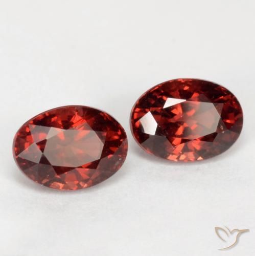 Shop natural 2.49ct Rouge foncé Grenat pyrope gems, ovale, from Mozambique at GemSelect. In stock, global shipping!