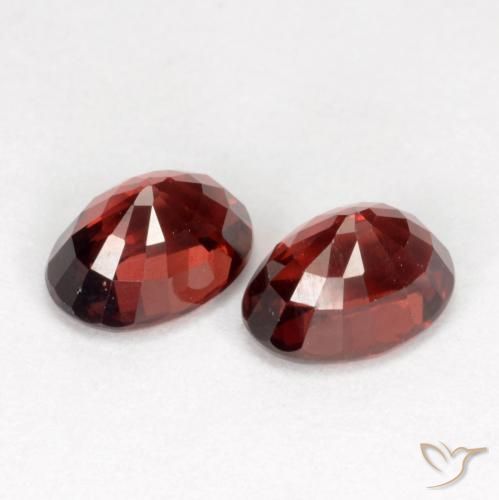 Shop natural 2.49ct Rouge foncé Grenat pyrope gems, ovale, from Mozambique at GemSelect. In stock, global shipping!
